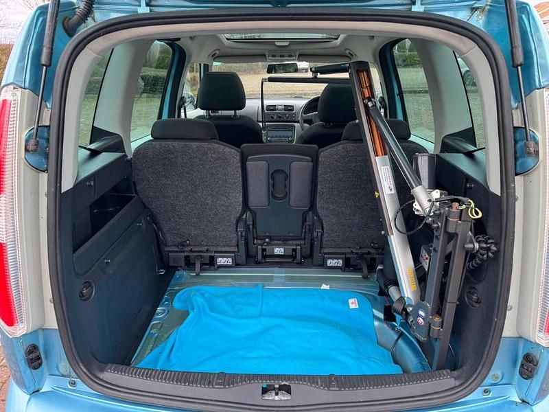 Usado Skoda Roomster SE 105 HP (77 kW) 2011 Azul Monovolume