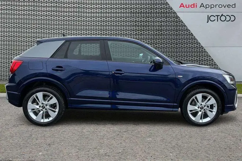 Used Audi Q2 S-Line 147 HP (108 kW) 2026 Blue SUV