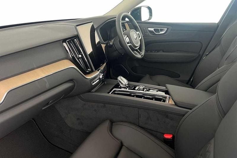 New Volvo XC60 Plus 349 HP (256 kW) 2026 Onyx black SUV