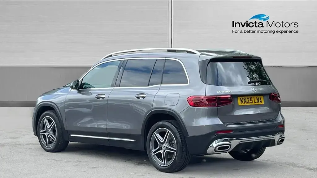 Begagnad Mercedes GLB200 Executive 163 HK (119 kW) 2025 Grå SUV