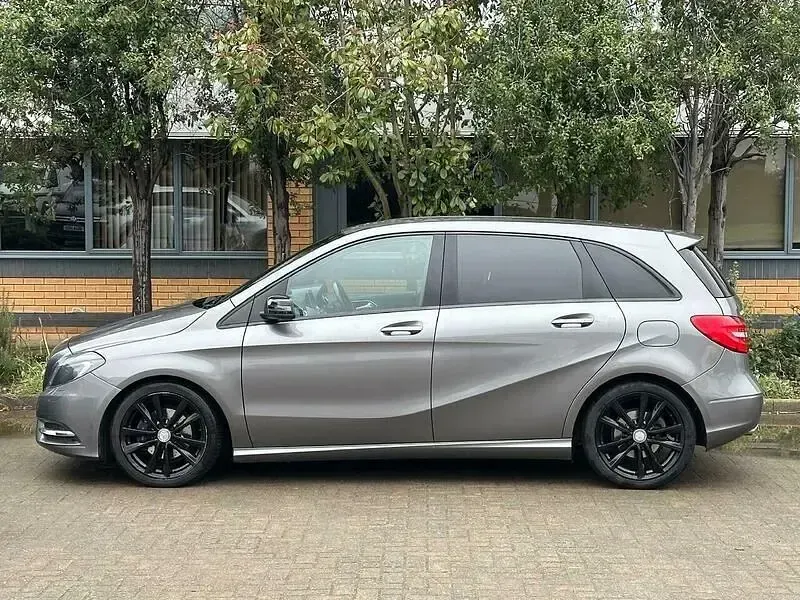 Begagnad Mercedes B180 109 HK (80 kW) 2015 Grå Minibuss