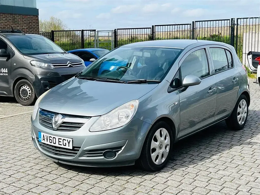 Gebraucht Vauxhall Corsa 100 PS (73 kW) 2010 Silber Kleinwagen