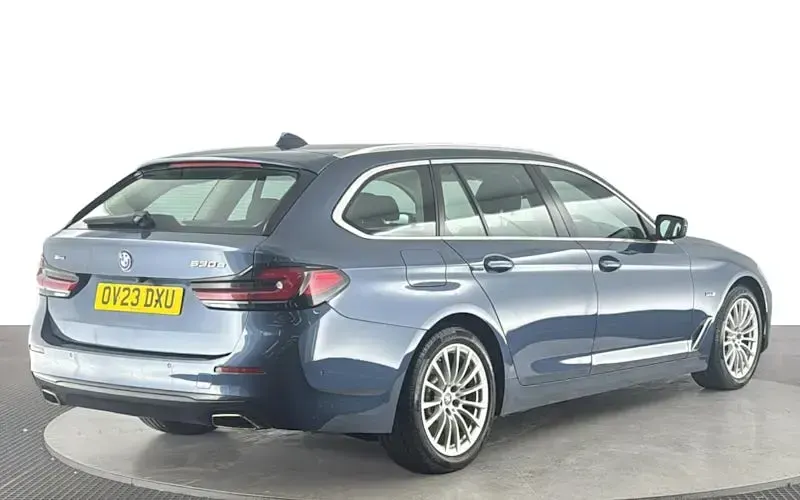 Usado BMW 530e Comfort Edition 292 HP (214 kW) 2023 Azul Carrinha