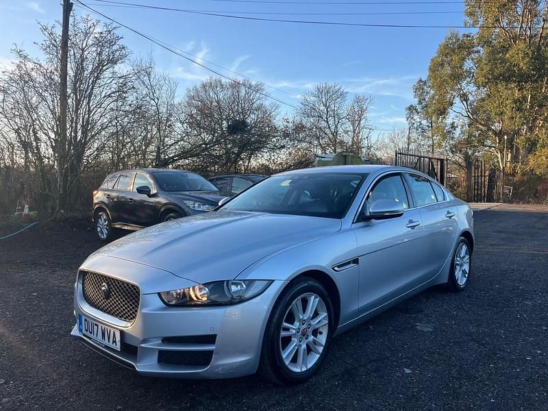 Begagnad Jaguar XE Prestige 2017 Silver Sedan
