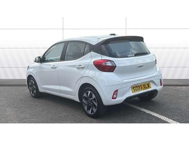 Used Hyundai i10 Advanced 67 HP (49 kW) 2023 White Hatchback