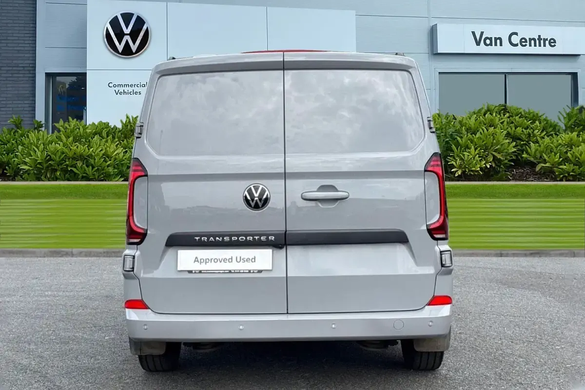 Usado VW Transporter Pro 110 HP (80 kW) 2025 Cinzento Van