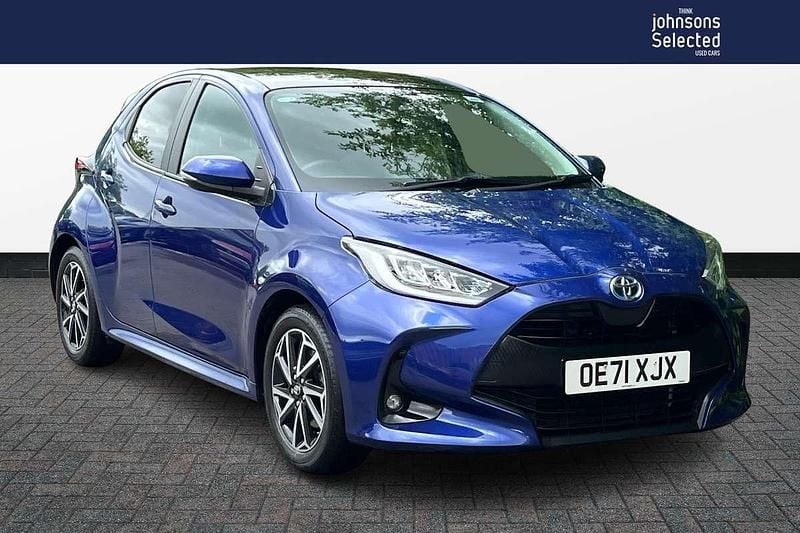 Blue Used 2022 Toyota Yaris Hybrid Design Hatchback | £14,490 (Fair price) - Image 1/4