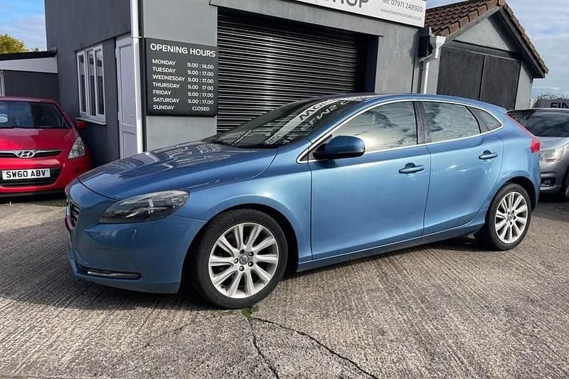 Blue Used 2014 Volvo V40 SE Estate | £3,695 (Fair price) - Image 1/1