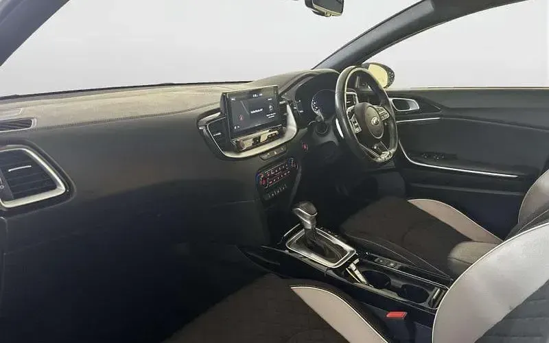 Used Kia ProCeed GT-Line 140 HP (102 kW) 2020 White Estate