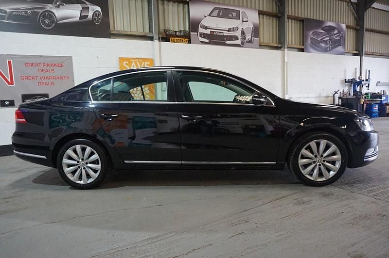 Used VW Passat SE 2011 Black Sedan