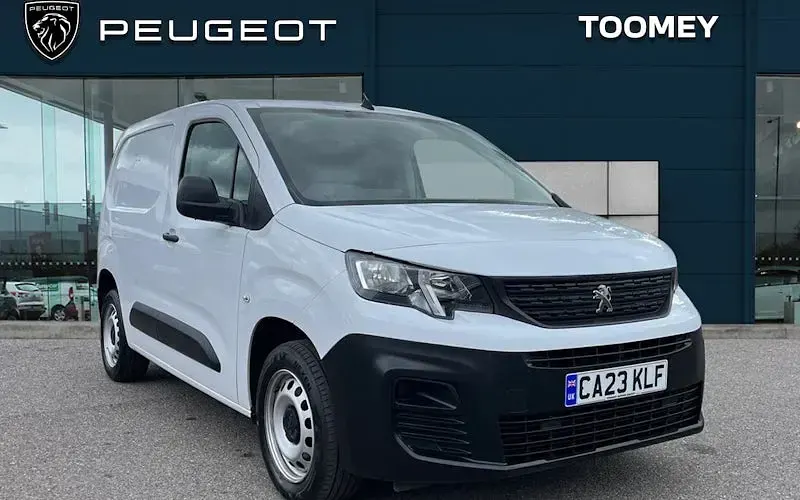 Usado Peugeot Partner Premium 102 HP (75 kW) 2023 Monovolume