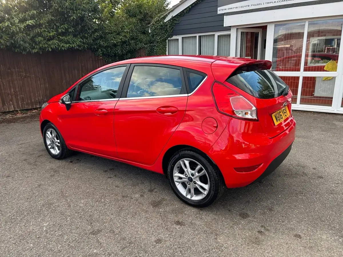 Used Ford Fiesta Zetec 2016 Red Hatchback
