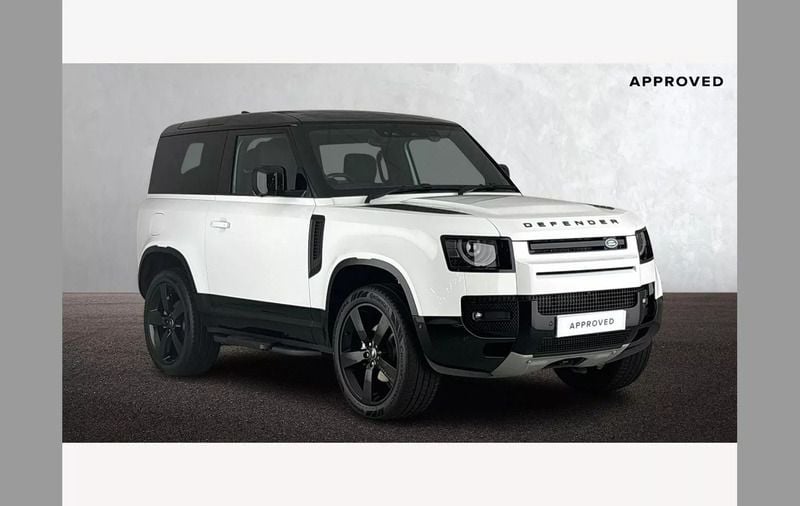Fuji white Used 2025 Land Rover Defender HSE Dynamic SUV | £66,980 (Fair price) - Image 1/4