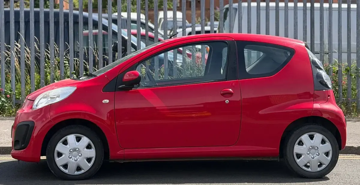 Used Citroën C1 VTR Sport 68 HP (50 kW) 2012 Red Hatchback