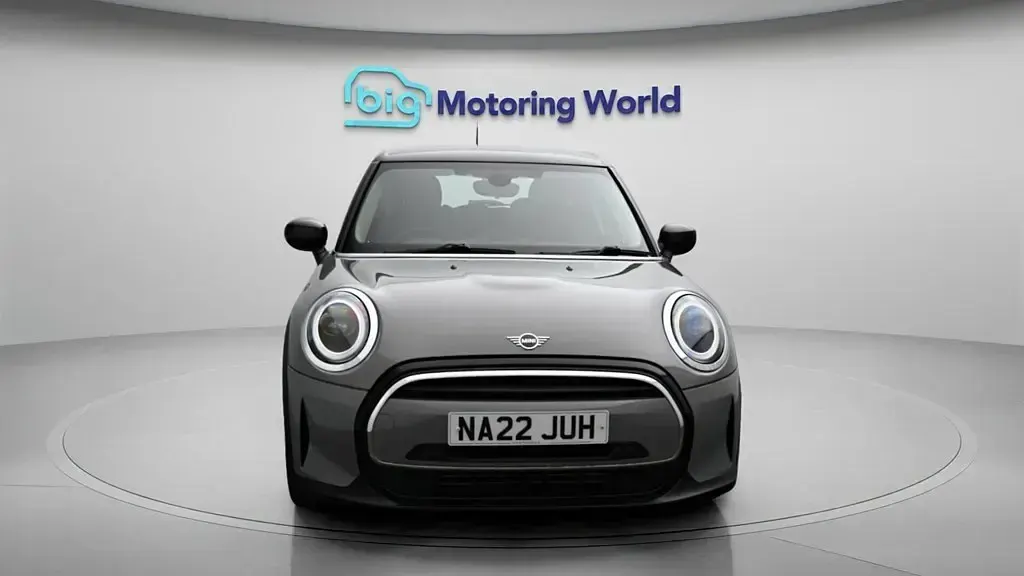 Usado Mini Cooper Classic 136 HP (100 kW) 2022 Cinzento Citadino