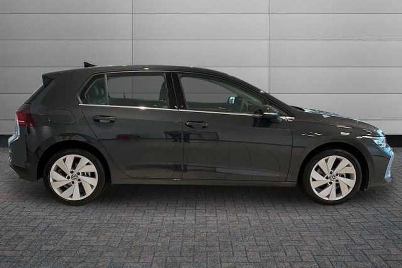 Begagnad VW Golf VIII Style 150 HK (110 kW) 2026 Grå Halvkombi