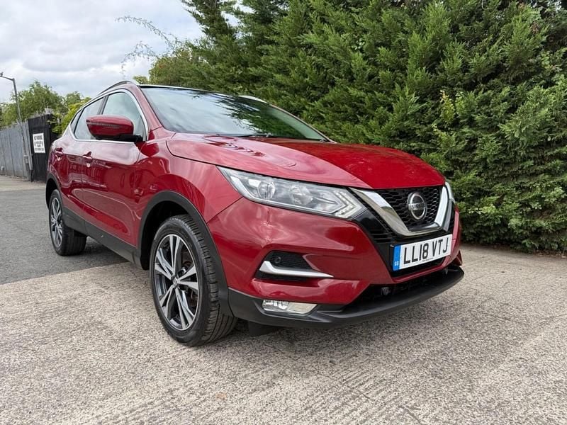 Red Used 2018 Nissan Qashqai N-Connecta SUV | £8,995 (Good price) - Image 1/4