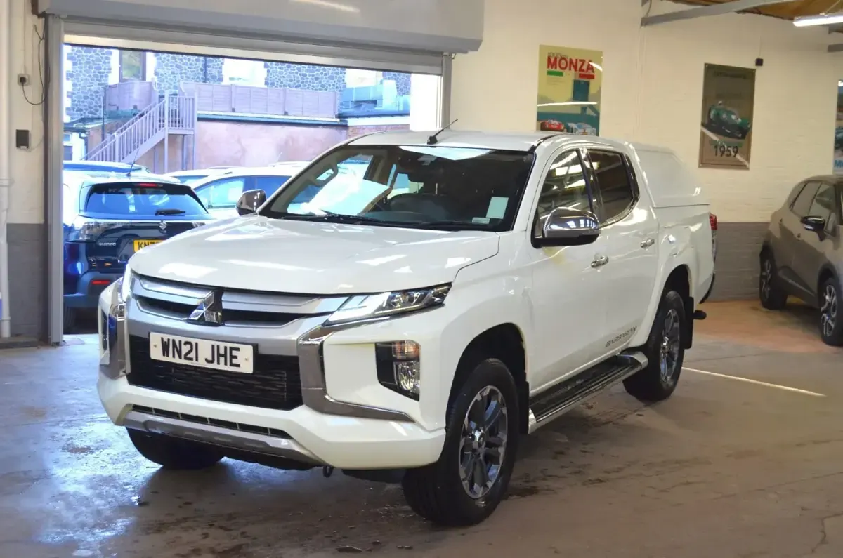 Used Mitsubishi L200 150 HP (110 kW) 2021 White Pickup