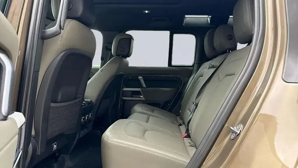 Usado Land Rover Defender HSE Dynamic 245 HP (180 kW) 2022 Castanho SUV