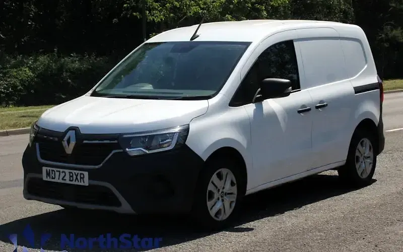 Begagnad Renault Kangoo 95 HK (69 kW) 2023 Minibuss