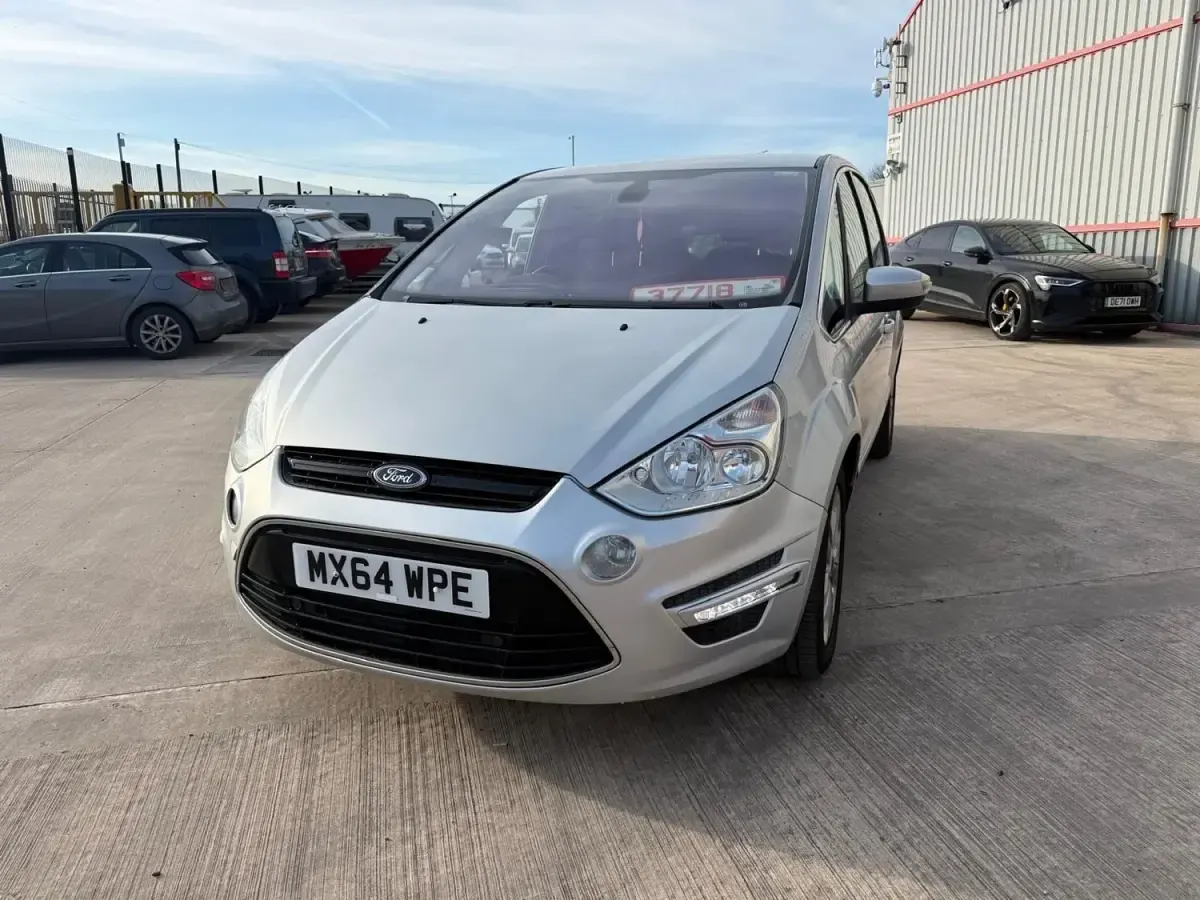 Usado Ford S-MAX Titanium 140 HP (102 kW) 2015 Prateado Monovolume