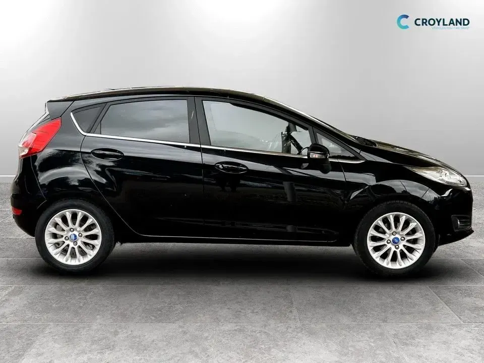 Used Ford Fiesta Titanium X 100 HP (73 kW) 2015 Black Hatchback