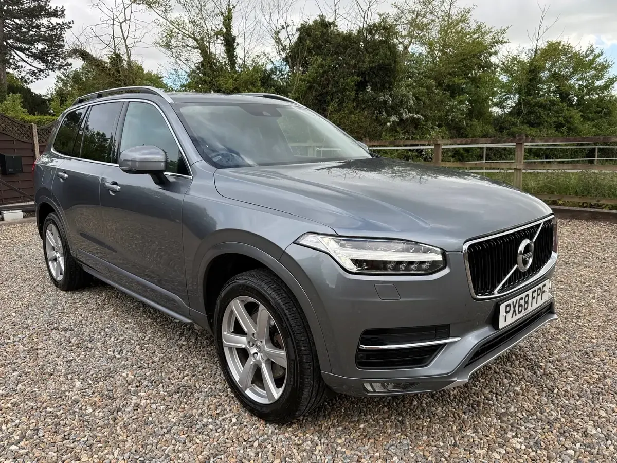 Used Volvo XC90 Momentum 235 HP (172 kW) 2018 Grey SUV
