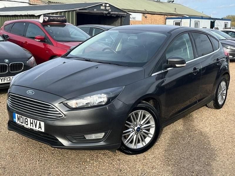 Used Ford Focus Zetec 125 HP (91 kW) 2018 Grey Hatchback