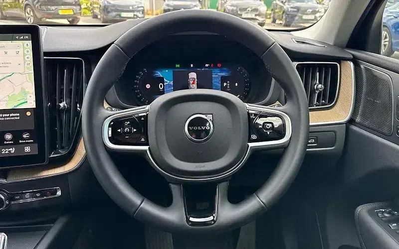 Used Volvo XC60 Plus 250 HP (183 kW) 2025 White SUV