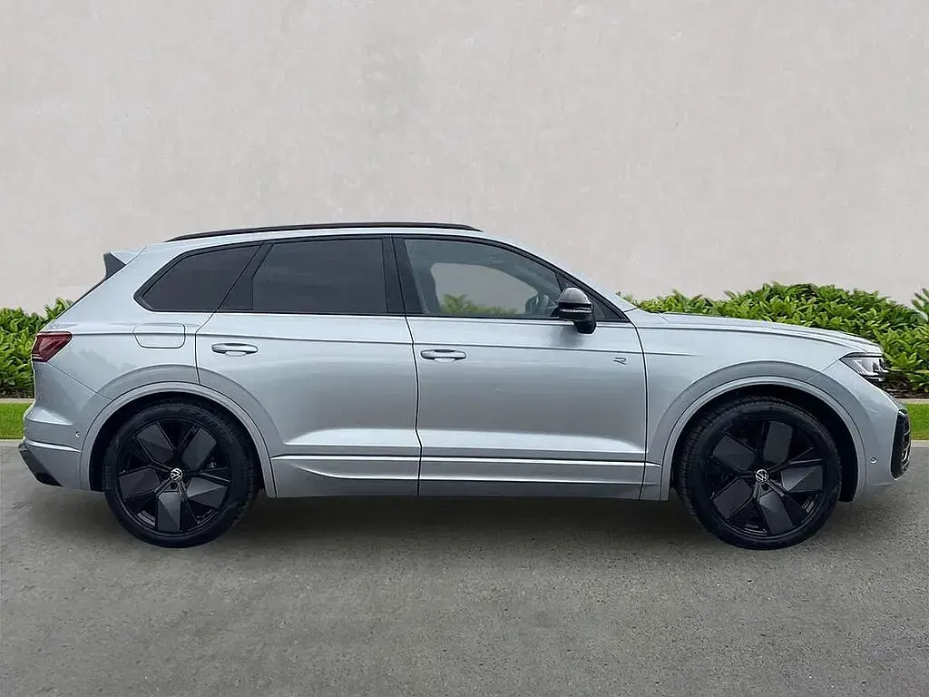 Used VW Touareg Edition 286 HP (210 kW) 2026 Silver SUV