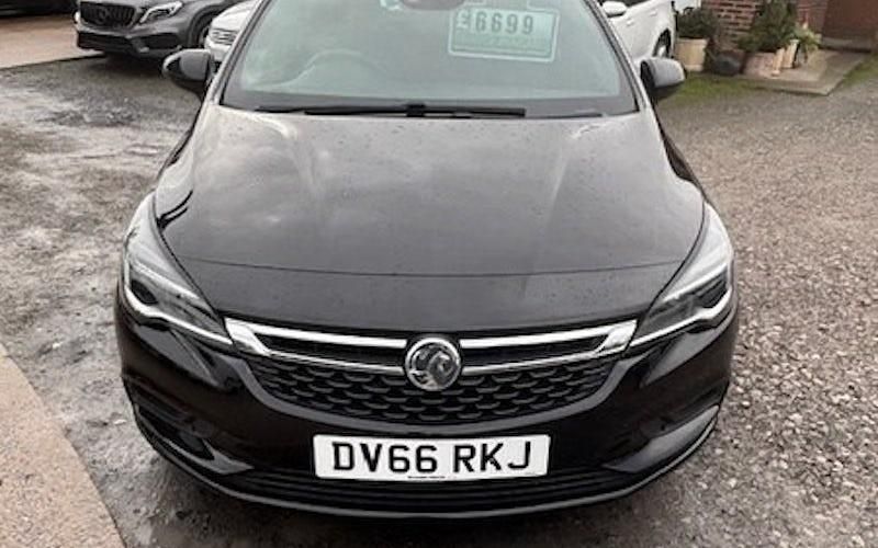 Used 2019 Vauxhall Astra SRi Hatchback | £6,699 (Good price) - Image 1/4