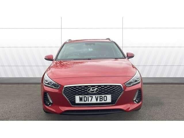 Used Hyundai i30 Premium 90 HP (66 kW) 2017 Red Estate