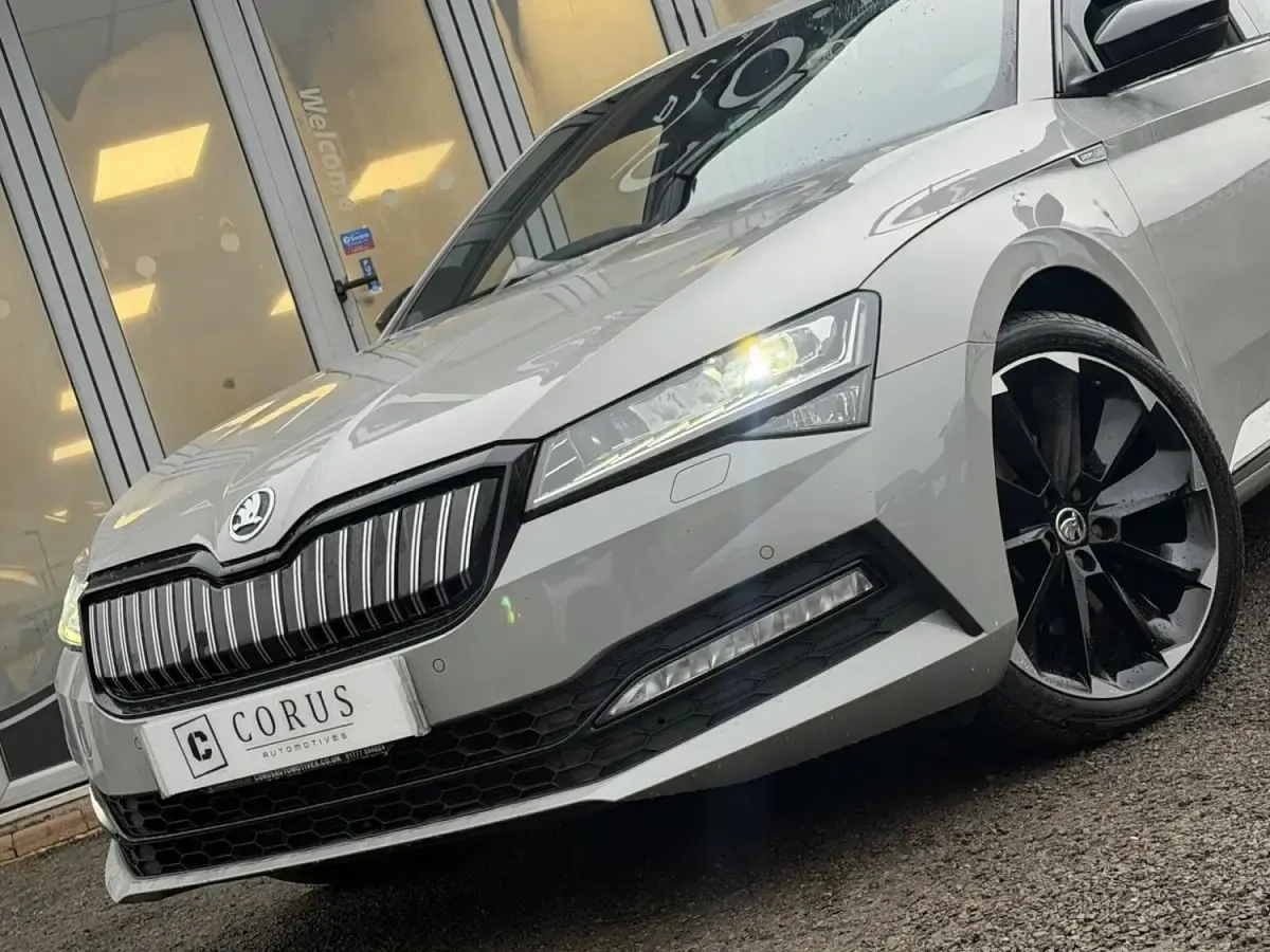 Gebraucht Skoda Superb SportlinePlus 2020 Grau Kleinwagen