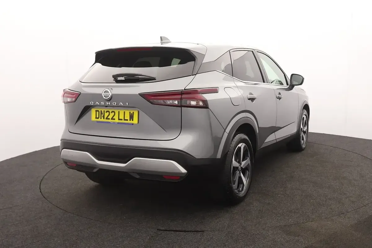 Used Nissan Qashqai N-Connecta 140 HP (102 kW) 2022 Grey SUV