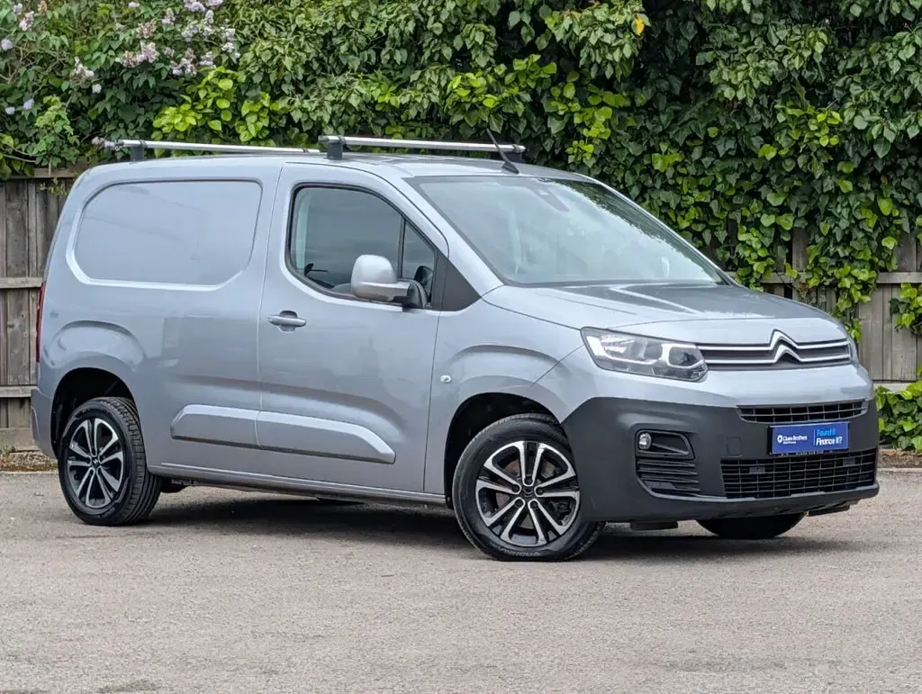 Usado Citroën Berlingo 100 HP (73 kW) 2020 Cinzento Monovolume