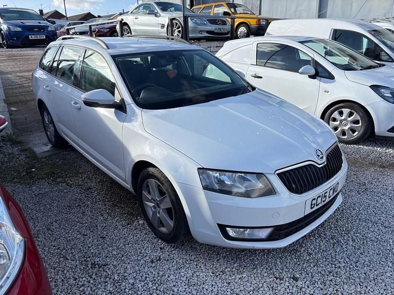 White Used 2015 Skoda Octavia SE Estate | £3,999 (Fair price) - Image 1/4