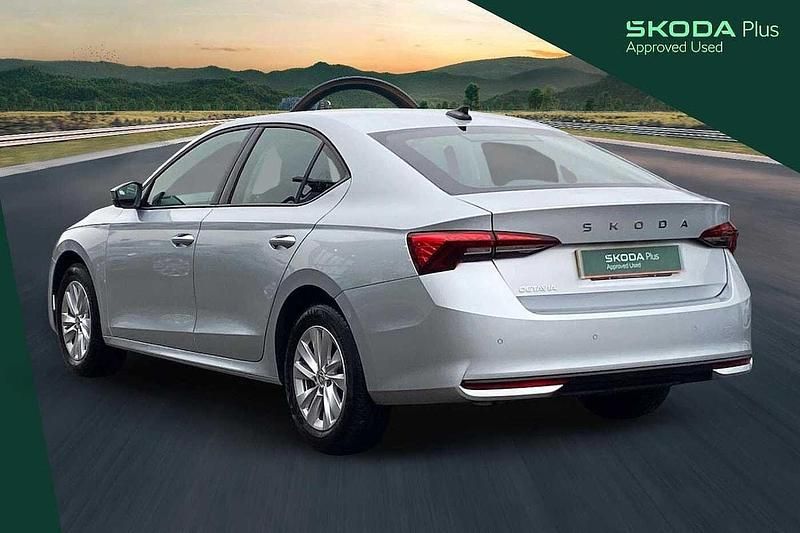 Used Skoda Octavia SE Technology 116 HP (85 kW) 2024 Brilliant silver metallic Hatchback