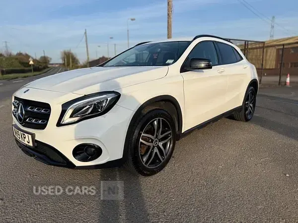 Used Mercedes GLA180 Urban 122 HP (89 kW) 2019 White SUV
