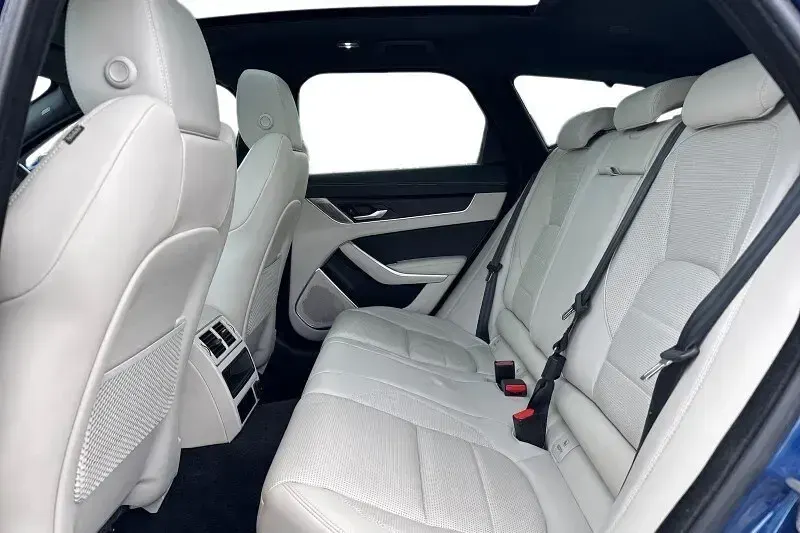 Used Jaguar XF R-Dynamic 204 HP (150 kW) 2023 Blue Estate