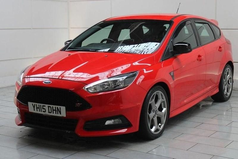 Used Ford Focus ST 185 HP (136 kW) 2015 Red Hatchback