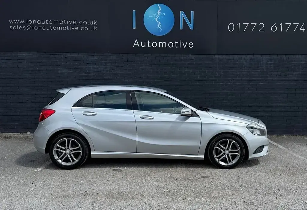 Used Mercedes A180 122 HP (89 kW) 2013 Silver Hatchback