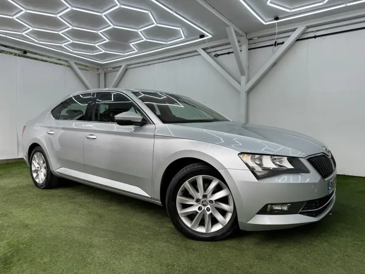 Gebraucht Skoda Superb SE 150 PS (110 kW) 2017 Silber Kleinwagen