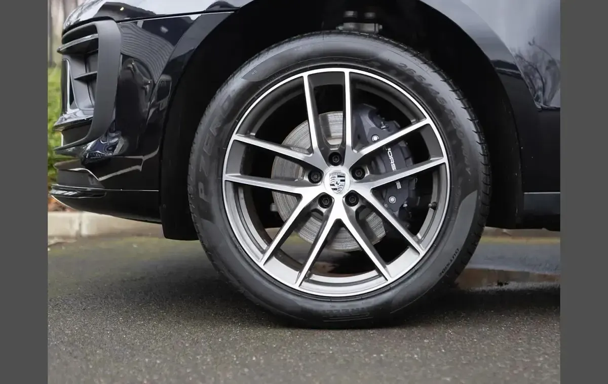 Used Porsche Macan 261 HP (191 kW) 2026 Black SUV