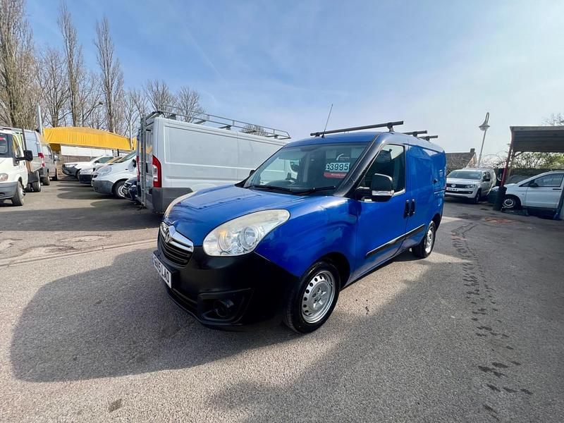 Used Vauxhall Combo 105 HP (77 kW) 2015 Blue MPV