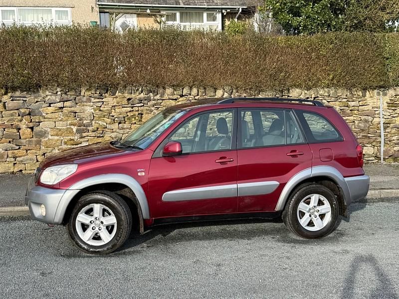 Used Toyota RAV4 147 HP (108 kW) 2004 Red SUV