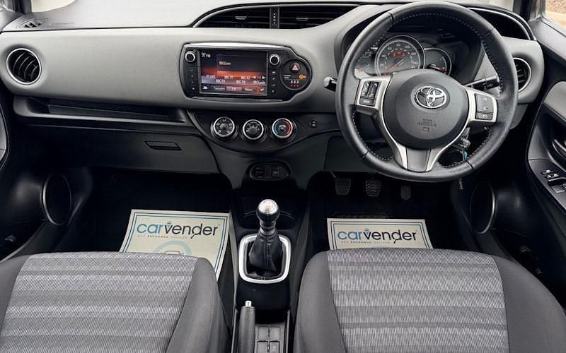 Used Toyota Yaris 99 HP (72 kW) 2016 Hatchback