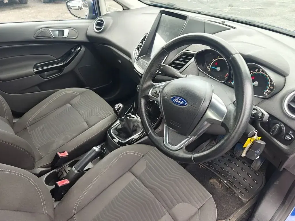 Used Ford Fiesta Zetec 82 HP (60 kW) 2015 Blue Hatchback