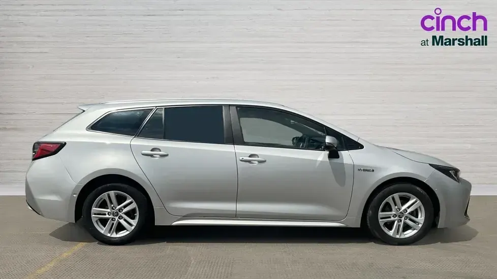 Used Toyota Corolla 122 HP (89 kW) 2019 Tyrol silver Estate