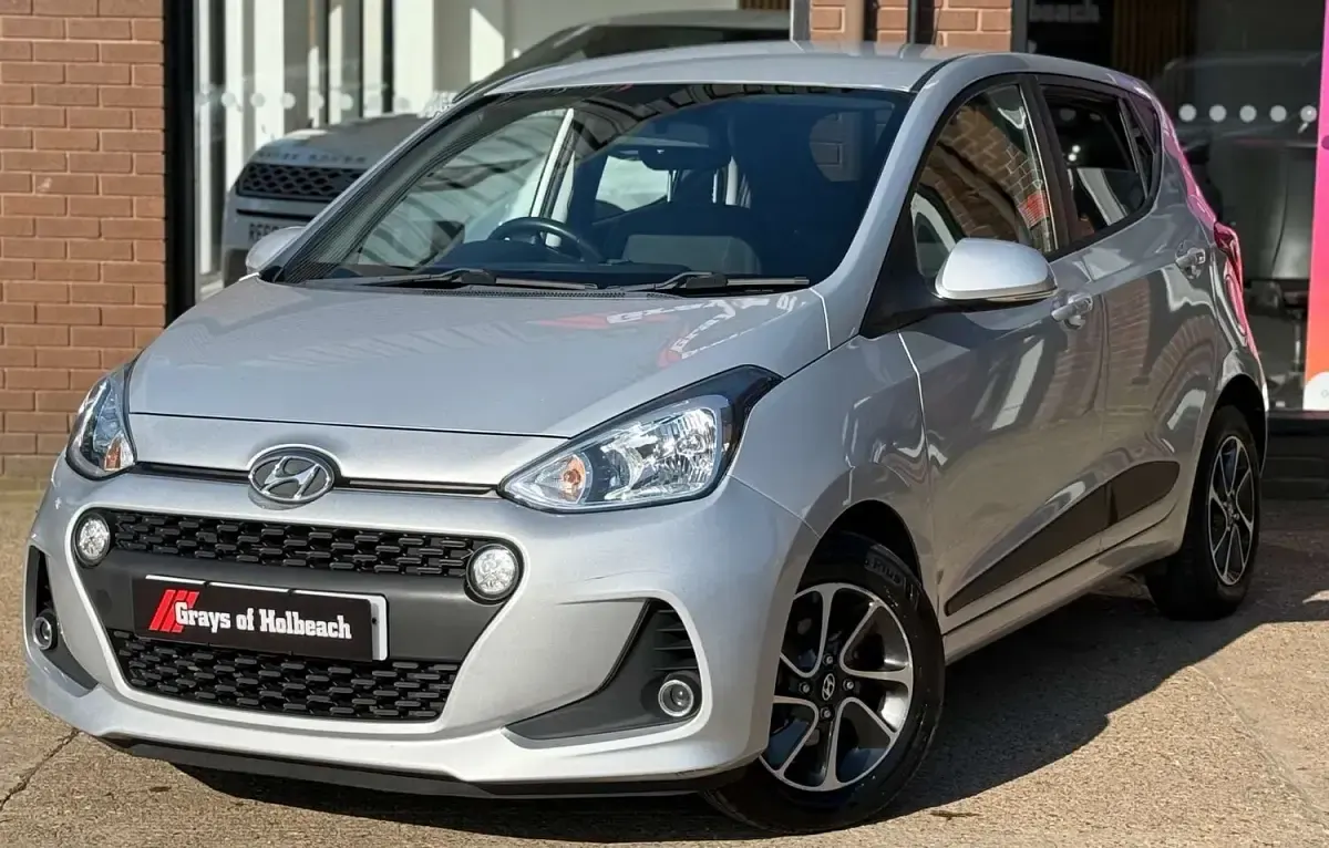 Used Hyundai i10 Premium 87 HP (63 kW) 2017 Silver Hatchback