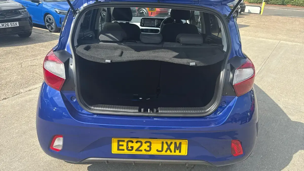 Used Hyundai i10 Premium 67 HP (49 kW) 2023 Blue Hatchback